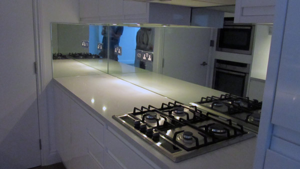 Quartz Kitchens Worktops London Notting Hill with Glass Mirror Splashback